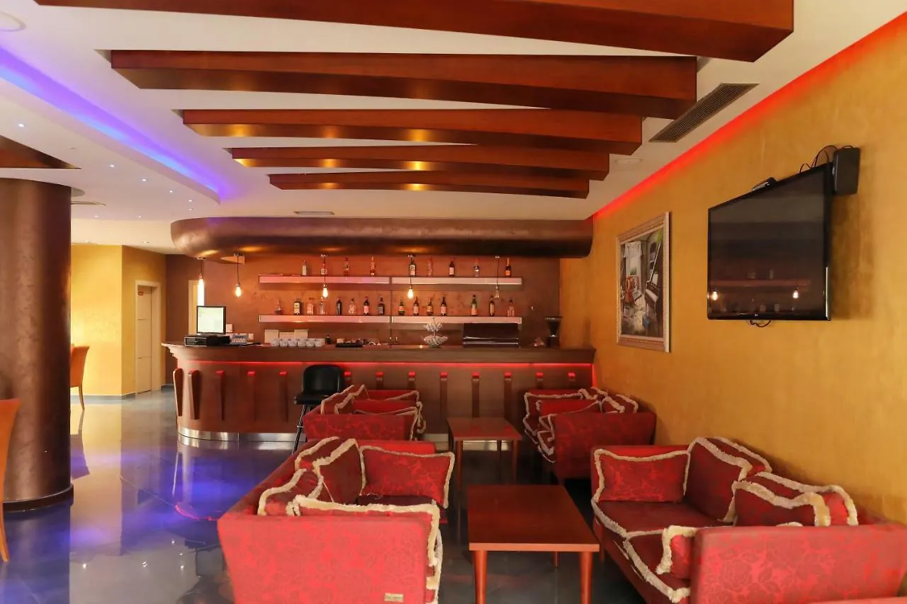 ****  Hotel Gjuta Albania