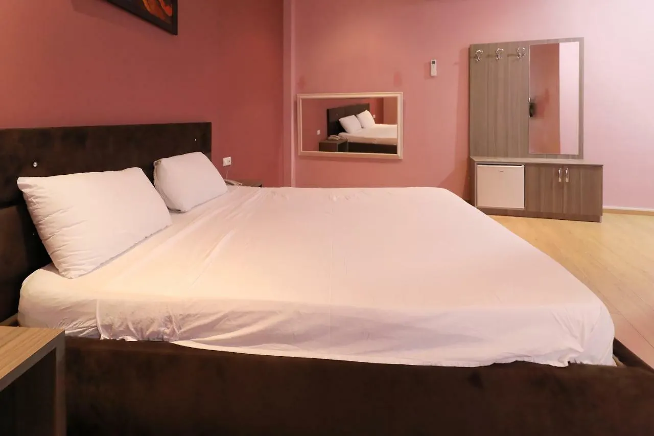 Hotel Gjuta 4*, Tirana